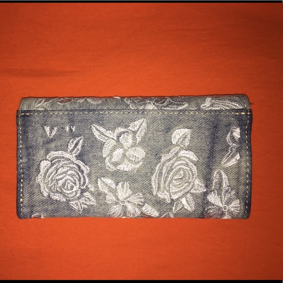 Patricia Nash Wallet - Picture 2 of 8